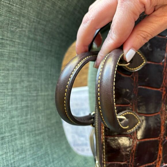 Dooney & Bourke Vintage Crocodile crossbody handle bag.  Dark brown - GUC. - Picture 4 of 13